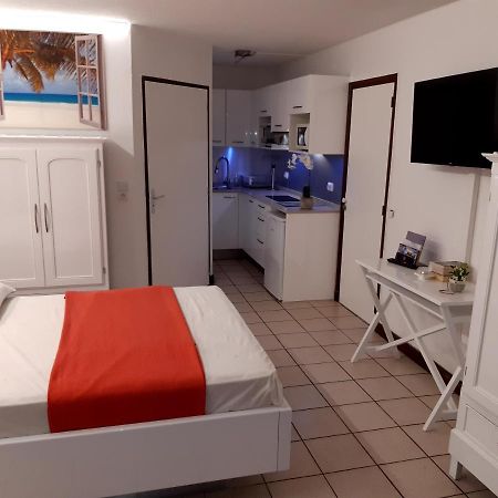 Studio Climatise - Piscine-Plage - 1 A 2 Personnes Apartman Sainte-Anne Kültér fotó