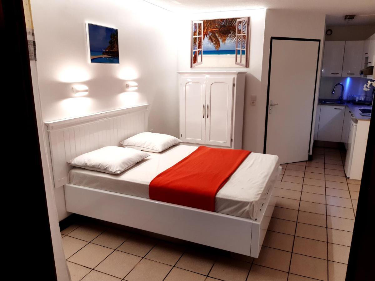 Studio Climatise - Piscine-Plage - 1 A 2 Personnes Sainte-Anne Kültér fotó