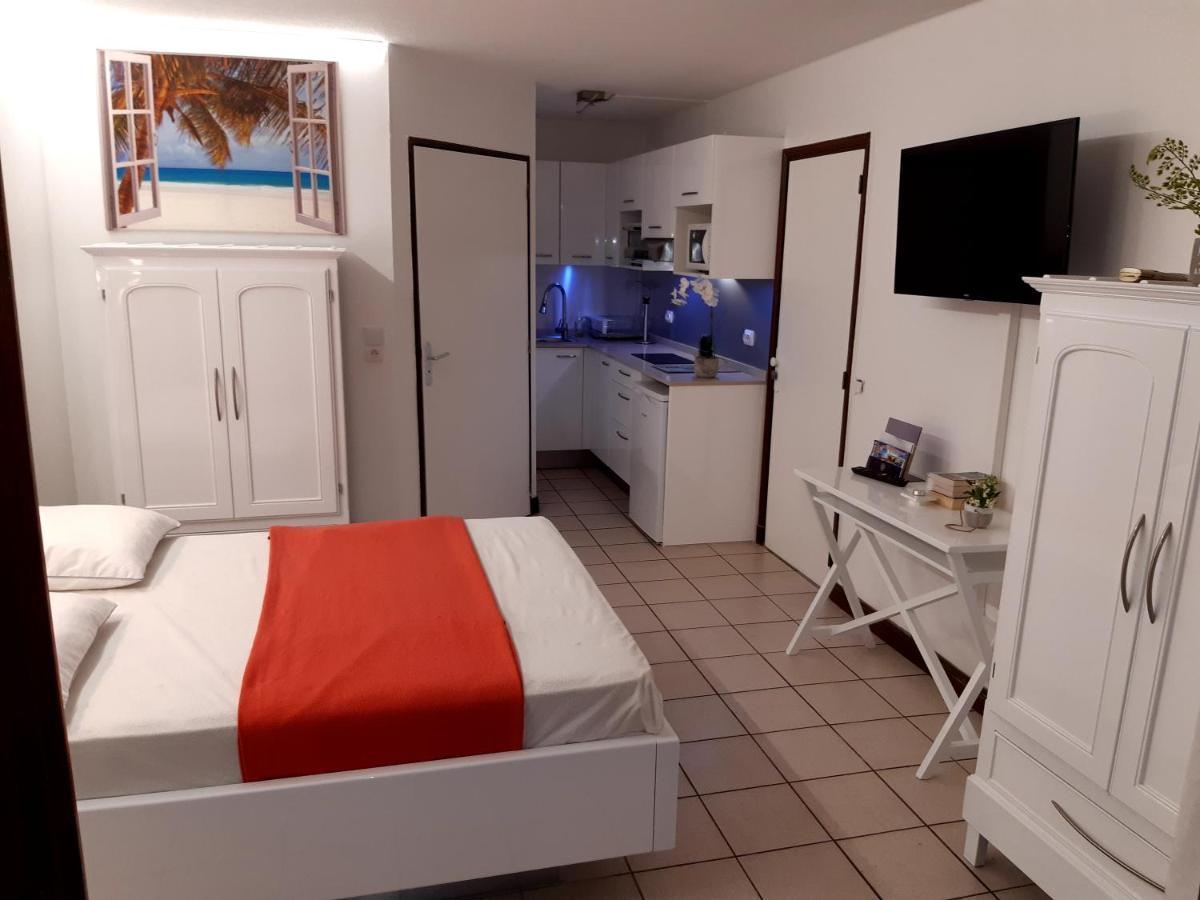 Studio Climatise - Piscine-Plage - 1 A 2 Personnes Apartman Sainte-Anne Kültér fotó